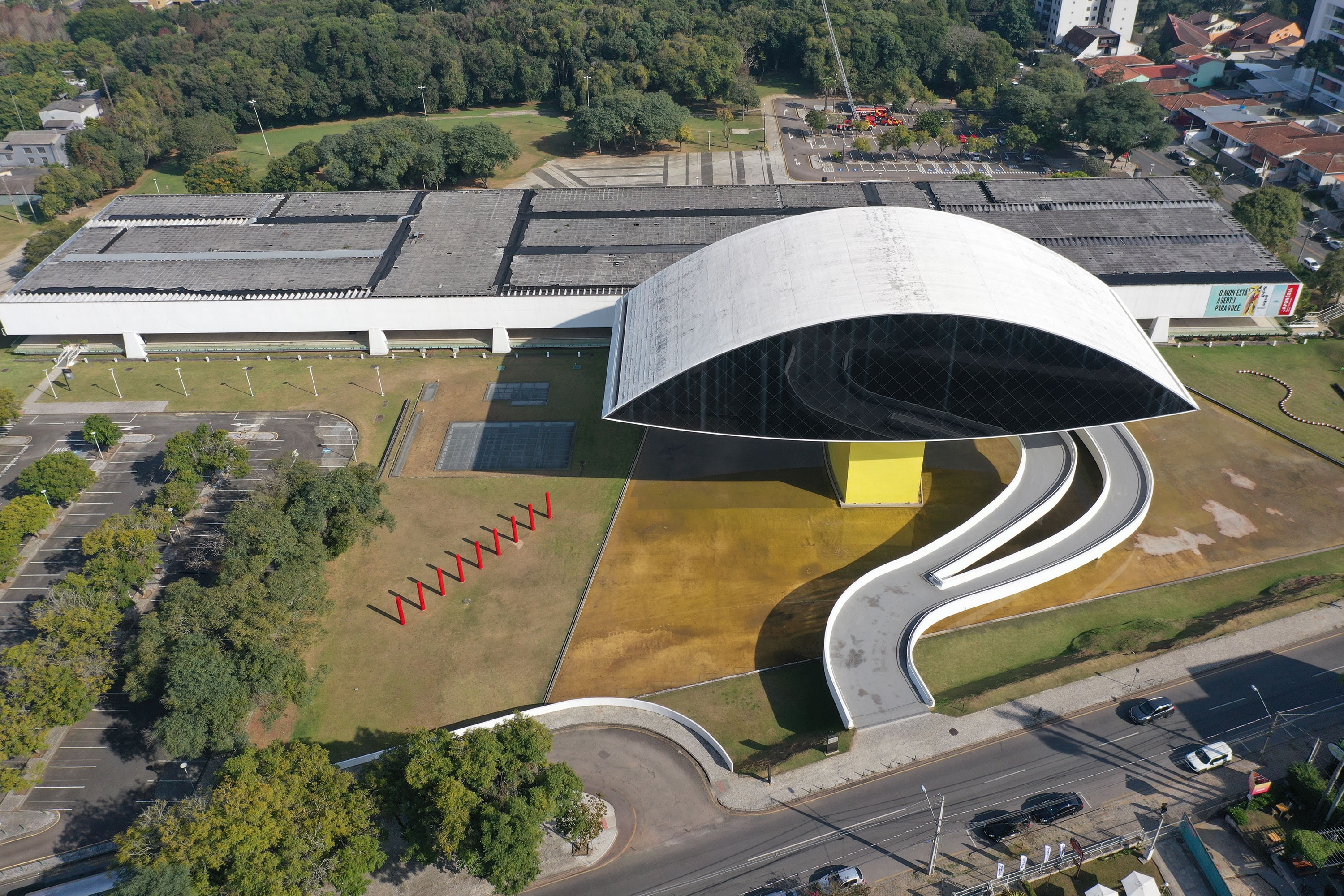 Museu Oscar Niemeyer, em Curitiba, suspende eventos ao ar livre