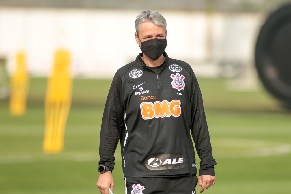 Tiago Nunes, técnico do Corinthians, durante treino — Foto: Rodrigo Coca /Ag.Corinthians