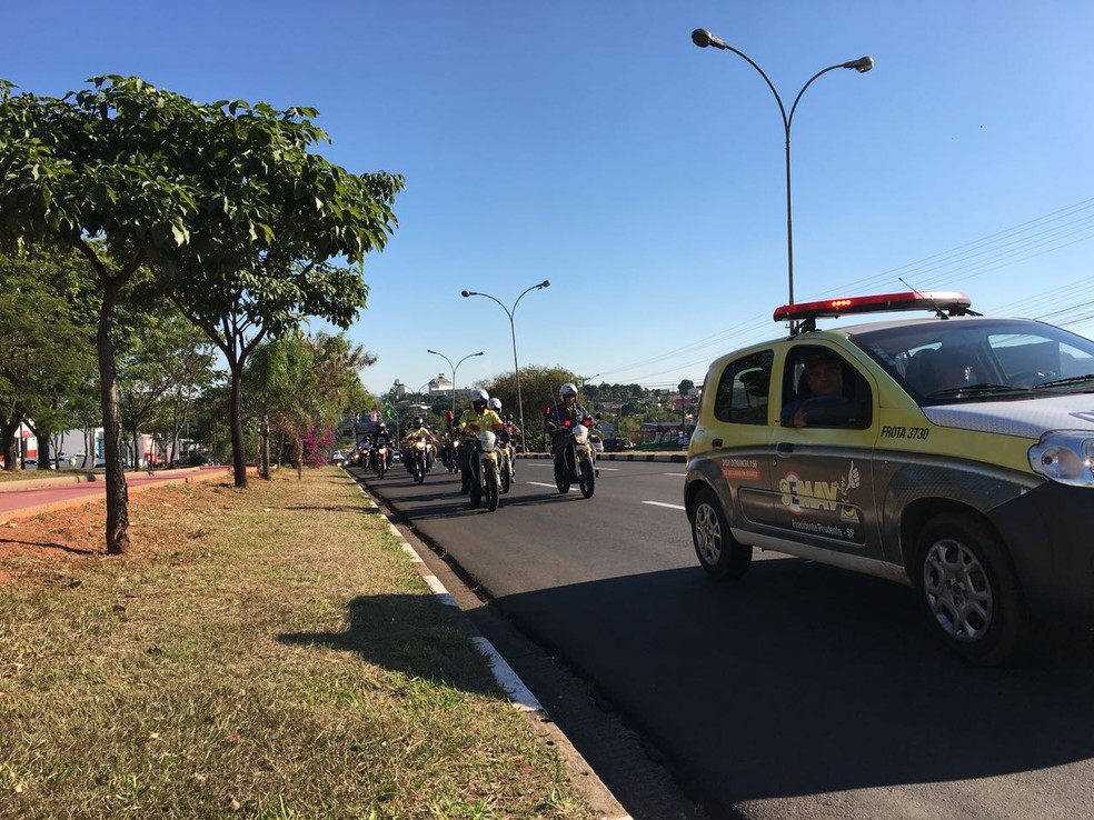 Caminhoneiros em greve fazem protesto em Presidente Prudente (Foto: Wellington Roberto/G1)