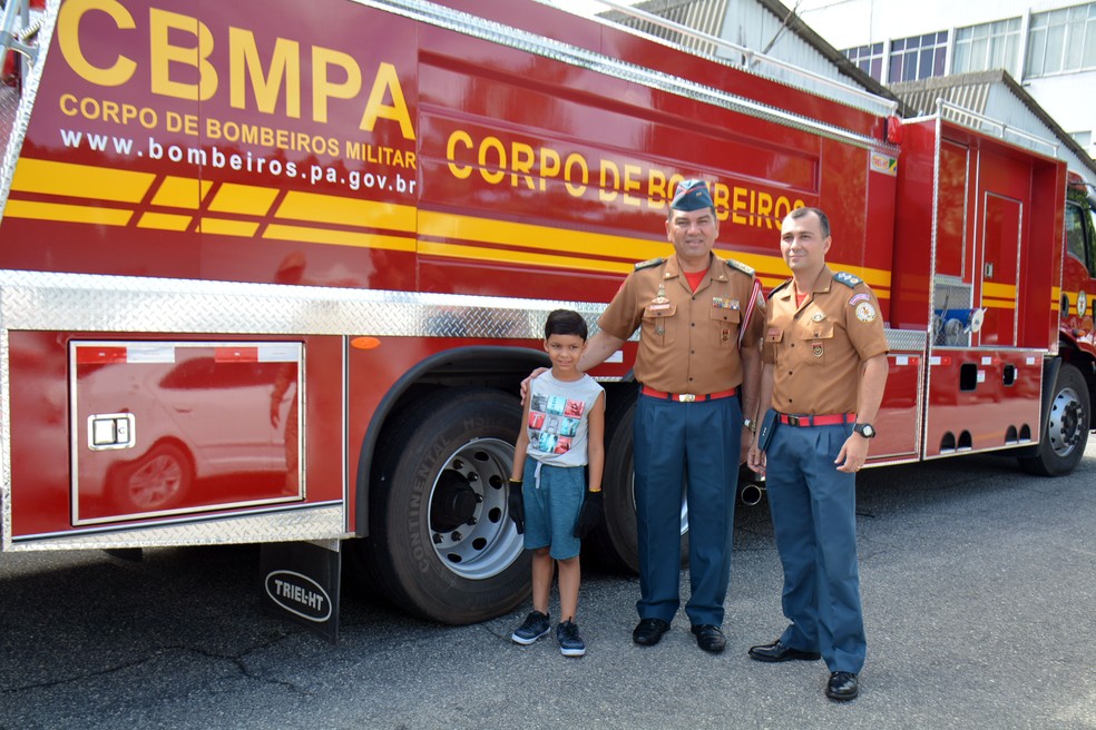 Corpo de Bombeiros realiza sonho de Natal e faz 