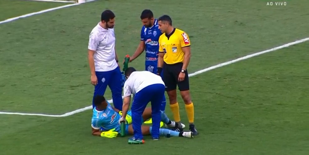 Goleiro do CSA, Jord sofreu lesão na coxa no dia 12 de outubro, contra o Goiás — Foto: Reprodução Premiere