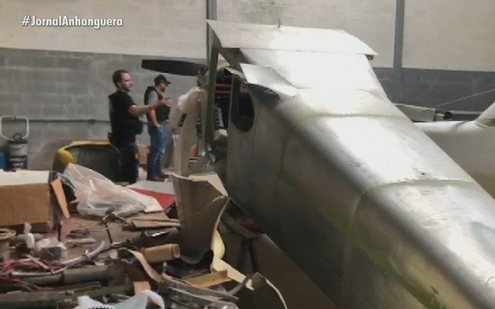 Polícia encontra galpão para adulterar aviões que seriam usados para o tráfico de drogas, em Anápolis — Foto: Reprodução/TV Anhanguera