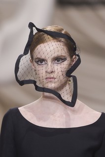 Dior: Outra forma de usar o tule, porém de forma mais surrealista. (Foto: Imaxtree)