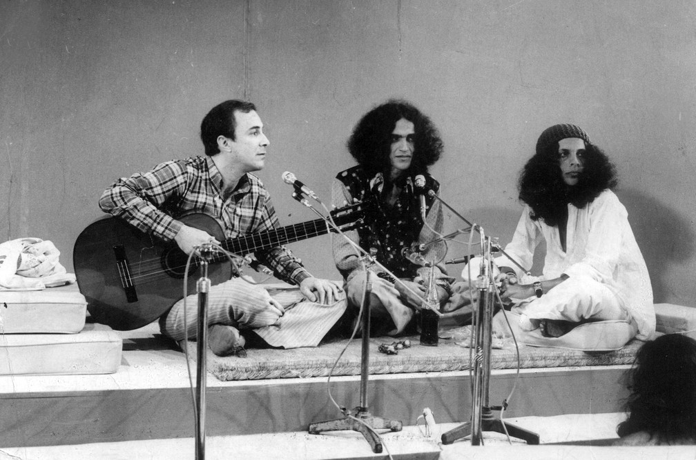 Os músicos João Gilberto, Caetano Veloso e Gal Costa, em agosto de 1971 — Foto: Estadão Conteúdo/Arquivo