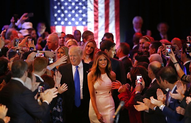 Donald Trump e a esposa, Melania, celebraram a vitória de Indiana (Foto: Spencer Platt/ Getty Images)
