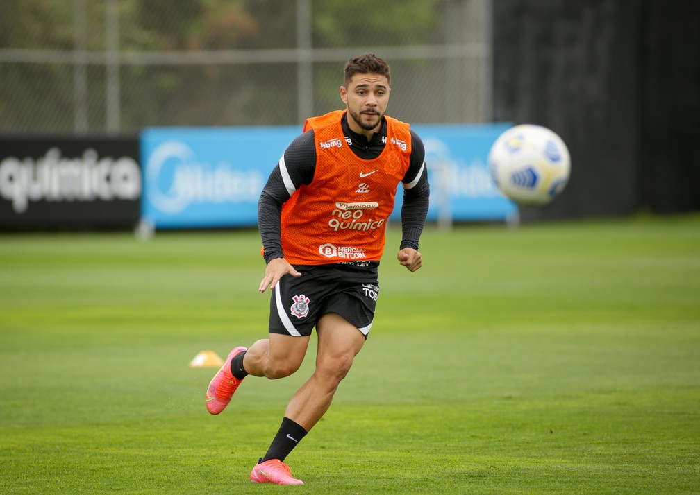 Lateral João Pedro é relacionado pela primeira vez no Corinthians; veja a lista dos 24 para o clássico