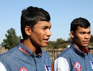 Gêmeos Alisson e Alan tentam chegar à final do rodeio de Barretos (Foto: Cleber Akamine) Gêmeos Alisson e Alan tentam chegar à final do rodeio de Barretos (Foto: Cleber Akamine)