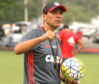 Afirmação: efetivado ou não, Zé Ricardo não volta para os juniores