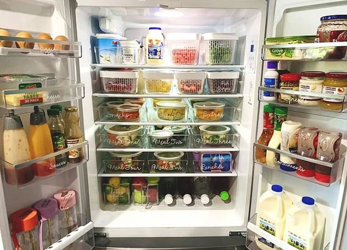 Em um grupo no Facebook, a australiana contou como faz para manter a geladeira sempre em ordem  (Foto: Reprodução/Facebook)