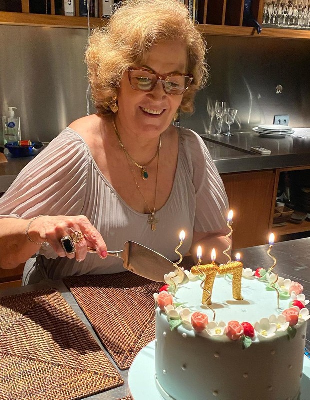 Dona Angelina, mãe de Angélica, comemora 77 anos (Foto: Reprodução/Instagram)