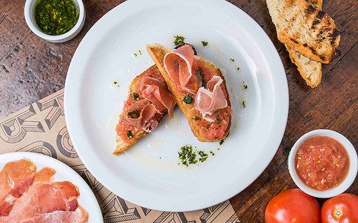 Pan Tumaca Casa E Jardim Paes E Sanduiches Lo puedes llamar pan tumaca o pa amb tomaquet o simplemente, pan con tomate. pan tumaca casa e jardim paes e