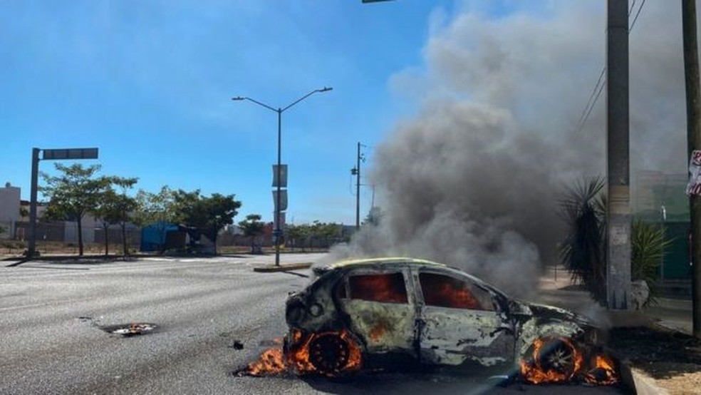 Vários veículos foram incendiados na cidade de Culiacán, em Sinaloa, no México — Foto: GETTY IMAGES