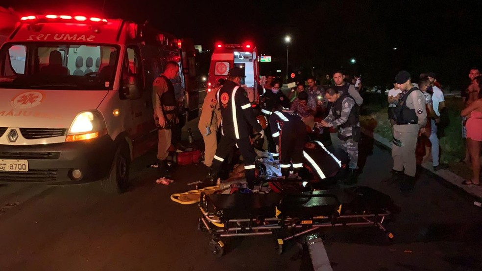 Samu foi acionado, mas mulher não sobreviveu em acidente em Bayeux — Foto: Walter Paparazzo/G1