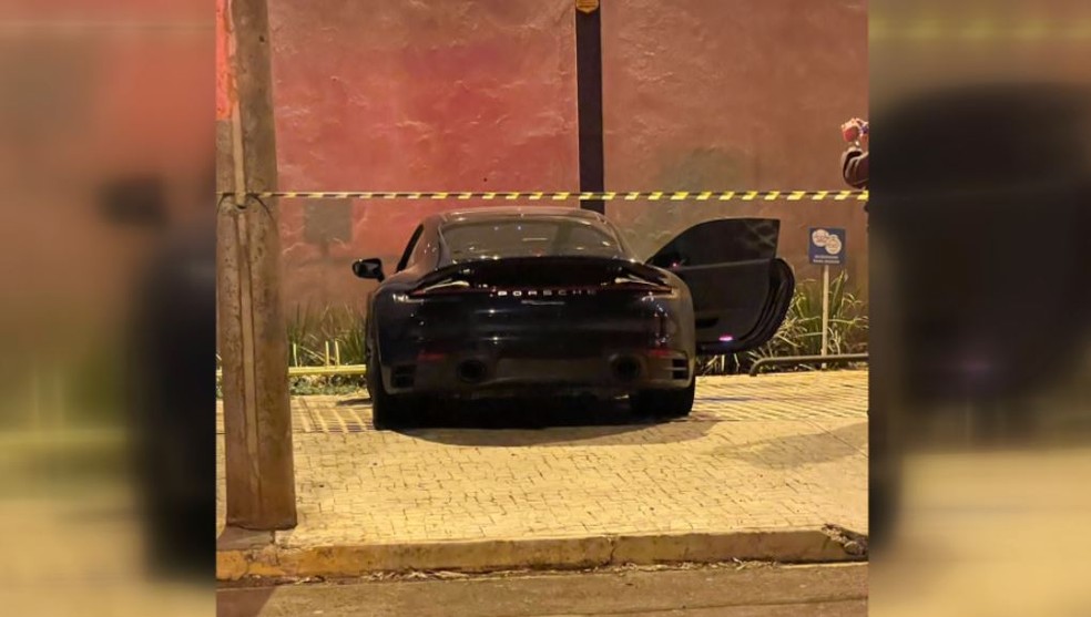Carro de luxo de empresário morto a tiros em frente a academia em Ribeirão Preto, SP — Foto: Reprodução/EPTV