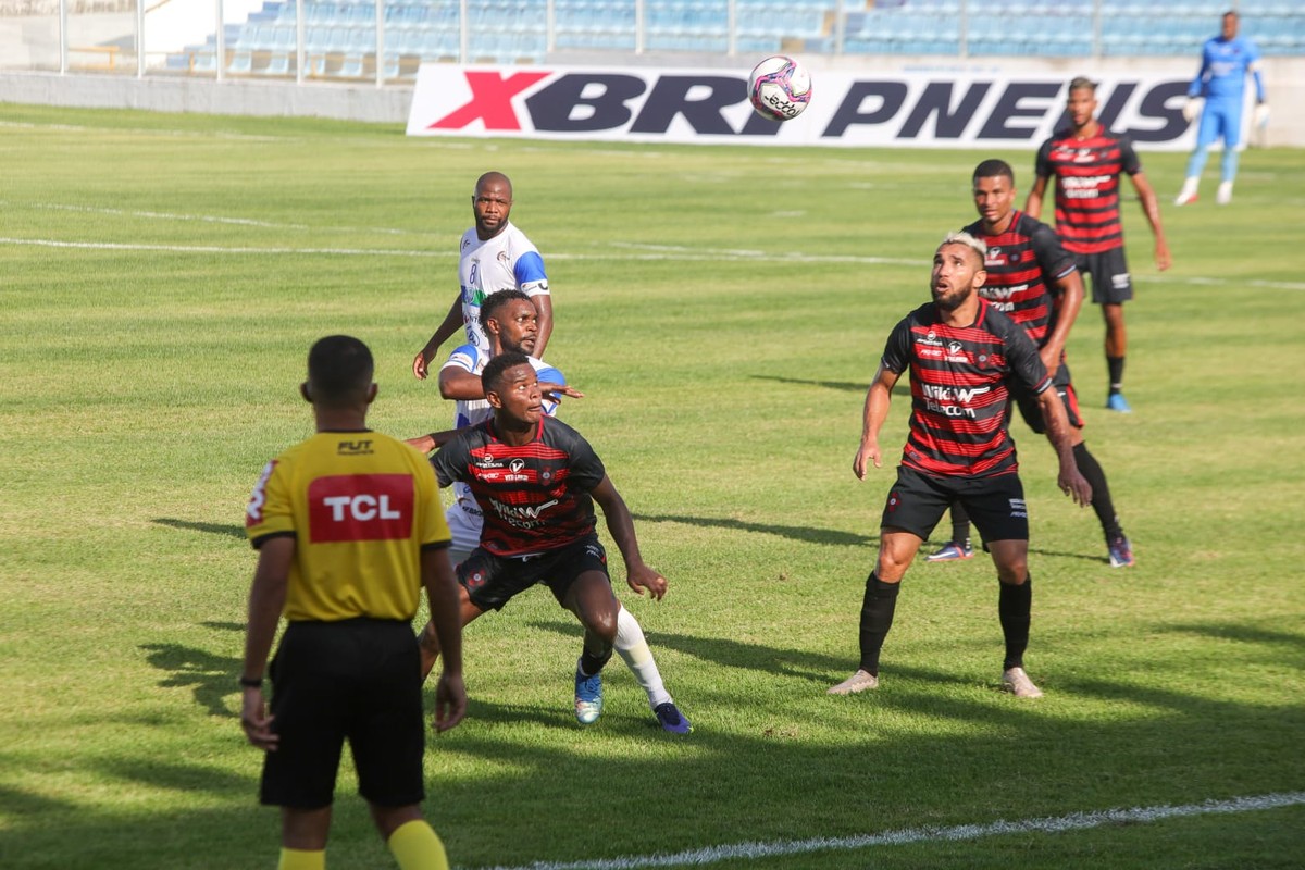 Atuações do Moto Wanderley se destaca na organização do meiocampo na