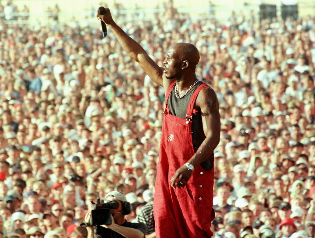 Earl Simmons mais conhecido DMX se apresenta no palco principal do festival de msica e artes de Woodstock em 23 de julho de 1999  Foto Joe TraverReutersArquivo