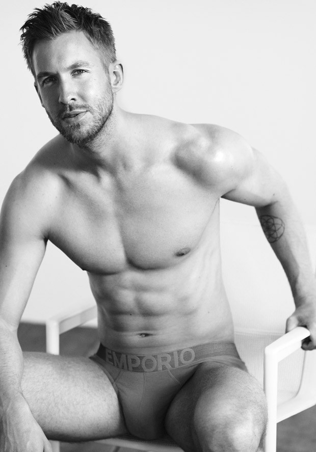 Calvin Harris na nova campanha da Emporio Armani Underwear (Foto: Divulgação)