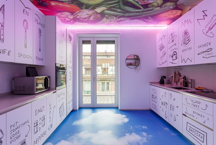 Casa feita para influenciadores tem décor marcado por luzes, cores e arte em Milão (Foto: Divulgação)