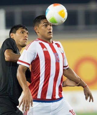 Grêmio analisa oferta para entrar na briga com o São Paulo por Colmán
