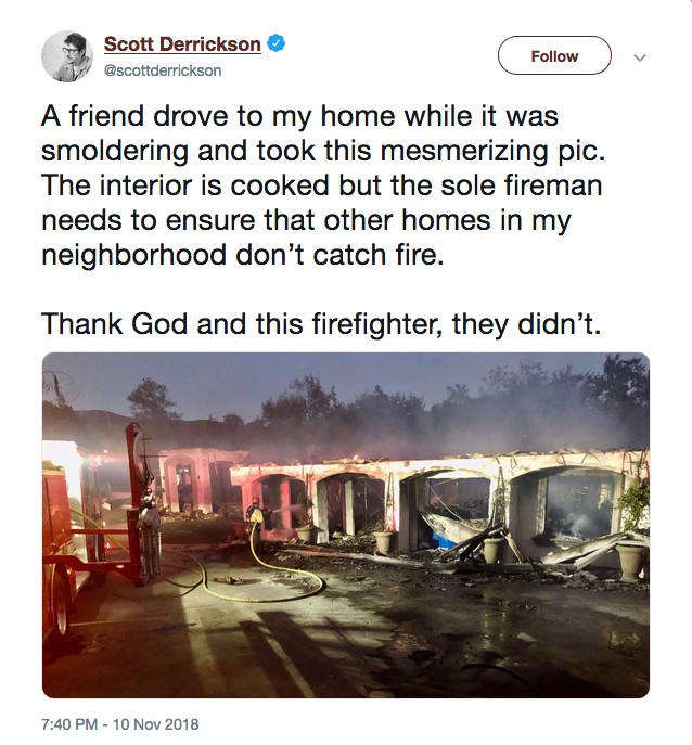Um post do cineasta Scott Derrickson no Twitter mostrando o que restou da casa dele após o incêndio que a consumiu (Foto: Twitter)