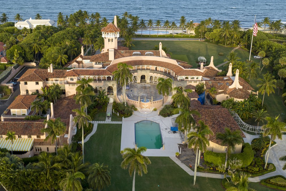 Vista aérea da mansão de Donald Trump em Mar-a-Lago, na Flórida — Foto: Steve Helber/AP