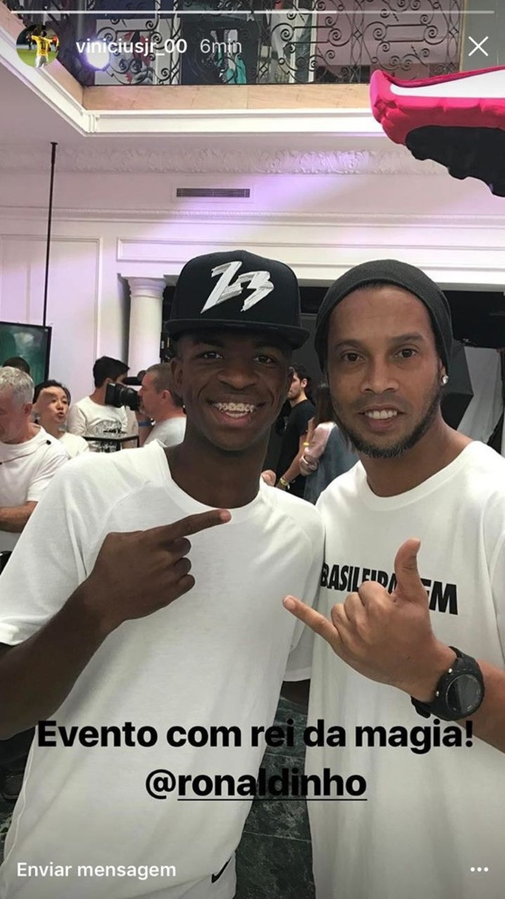 Vinícius Júnior e Ronaldinho Gaúcho juntos — Foto: Reprodução