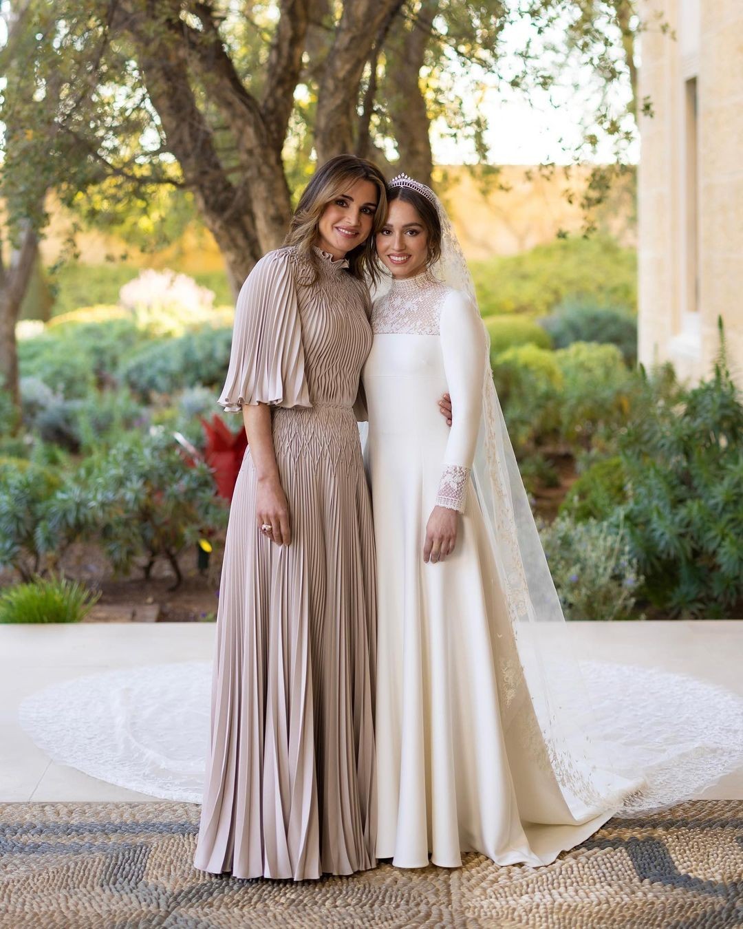 Rainha Rania e Iman — Foto: Instagram