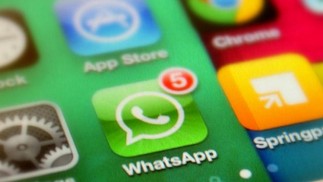 WhatsApp launched in 2009, first arrived on iPhone mobile phones (iOS) and charged $1 for usage. "The WhatsApp logo has been modified slightly over the years;  The application only has an interface that has been adapted for planning"minimum