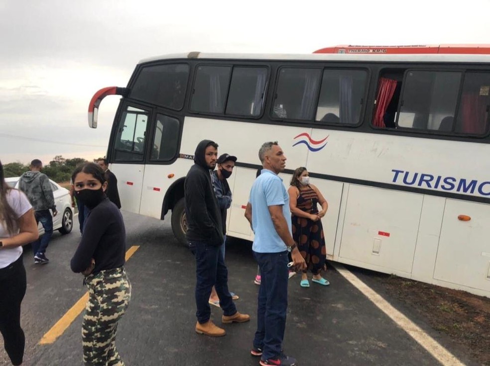 Batida entre dois ônibus deixa 4 mortos no interior da Bahia — Foto: Redes Sociais