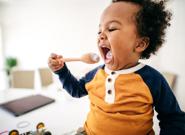 Criança comendo (Foto: Getty Images)