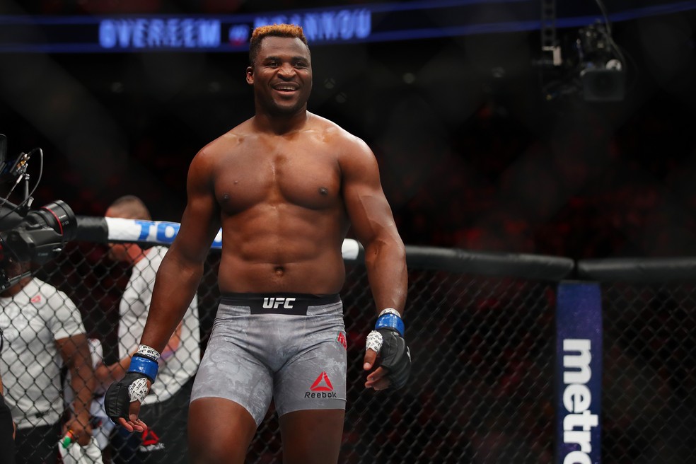 Jon Jones gostaria de estrear no peso-pesado do UFC enfrentando o camaronês Francis Ngannou — Foto: Getty Images