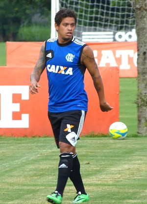 Carlos Eduardo no treino do Flamengo (Foto: Vicente Seda)