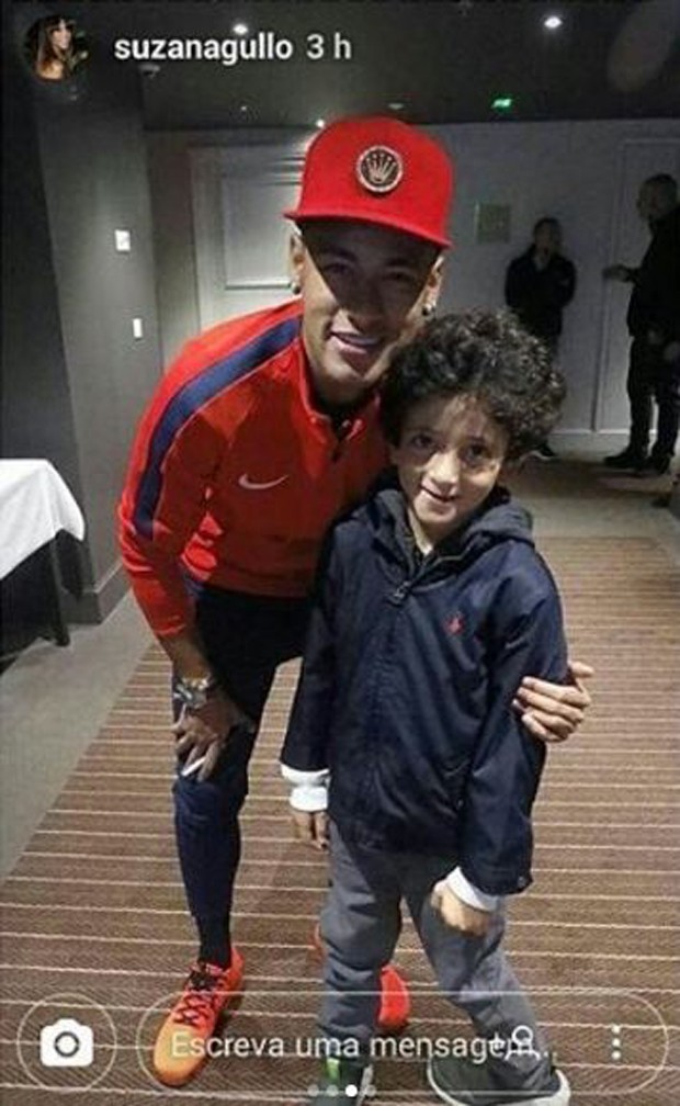 Neymar com filho de Marcos Mion (Foto: Reprodução/Instagram)