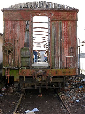Vagão em ruínas em Barbacena (Foto: Programa Memória Trem / Divulgação)