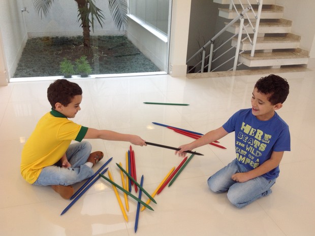 Jogo de montar e brincar, brinquedos educativos