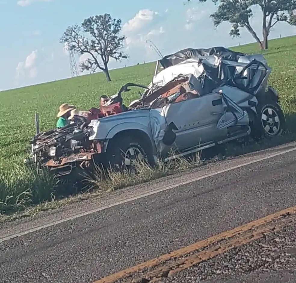 Camionete ficou completamente destruída após acidente — Foto: O Correio News