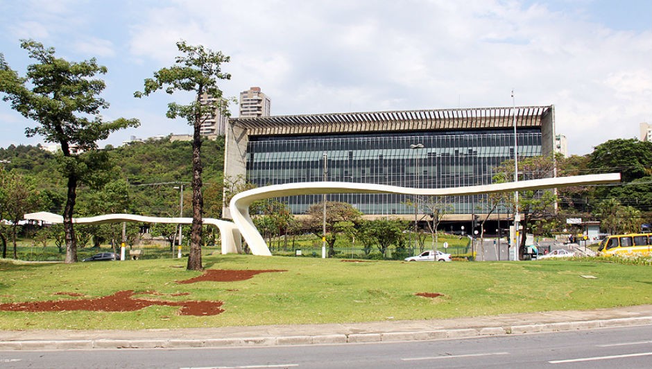 Sede da Usiminas em Belo Horizonte, Minas Gerais (Foto: Cid Costa Neto / Wikimedia Commons)