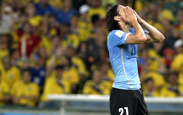 Cavani lamentando Uruguai x Colômbia (Foto: André Durão / Globoesporte.com)