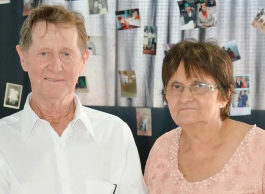 Delci Ruver, agricultor e participante de tratamento pioneiro contra Alzheimer no Brasil, junto com a esposa, Gayer Ruver
