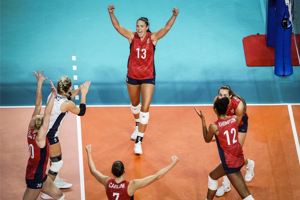 Americanas vibram com a vitória no primeiro set — Foto: Divulgação/FIVB