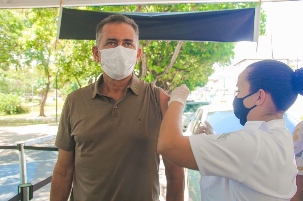 Governador do Amapá, Waldez Góes recebe a 2ª dose de vacina contra a Covid-19 em Macapá — Foto: Reprodução/Twitter