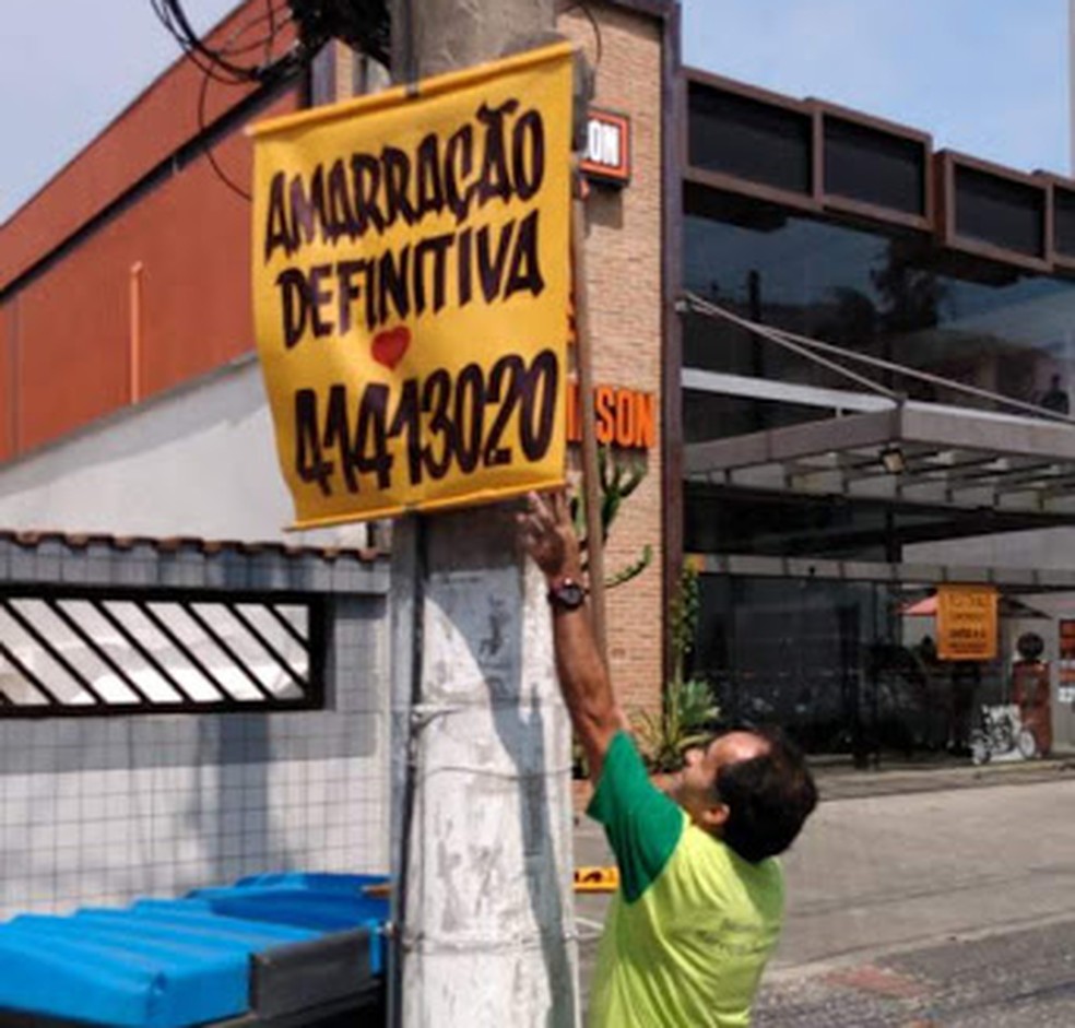 Propagandas de 'vidente do amor' s&atilde;o retiradas dos postes de Santos &mdash; Foto: Divulga&ccedil;&atilde;o/Prefeitura de Santos
