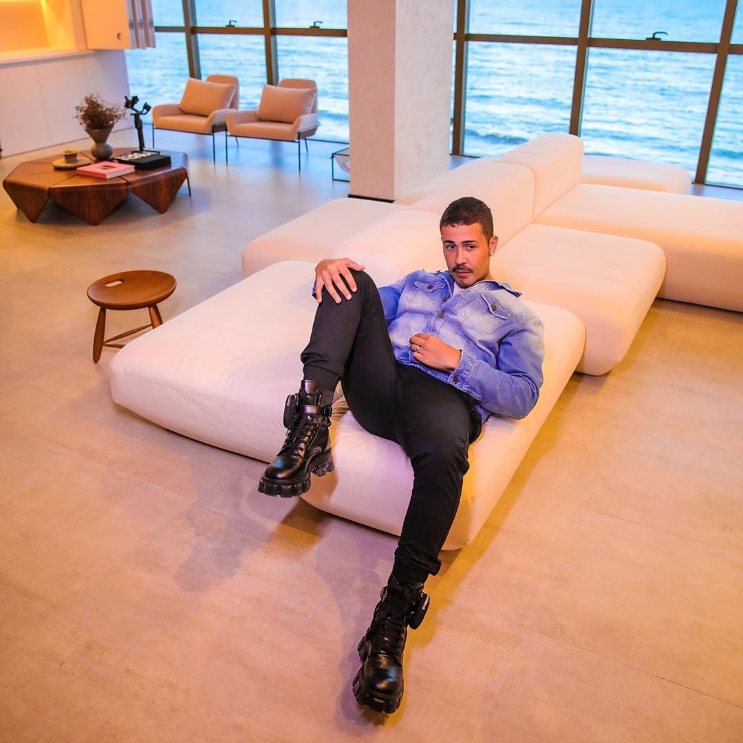 Carlinhos Maia revela detalhes luxuosos de novo apartamento à beira-mar (Foto: Instagram)