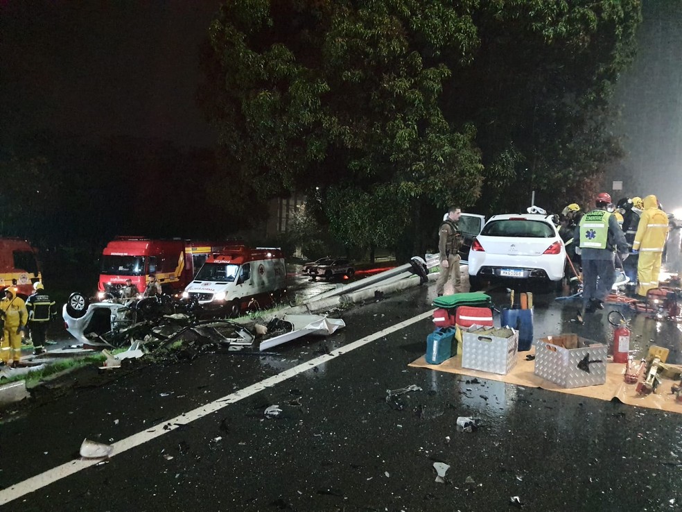 Acidente em Florianópolis deixa 4 mortos — Foto: Polícia Militar/Divulgação