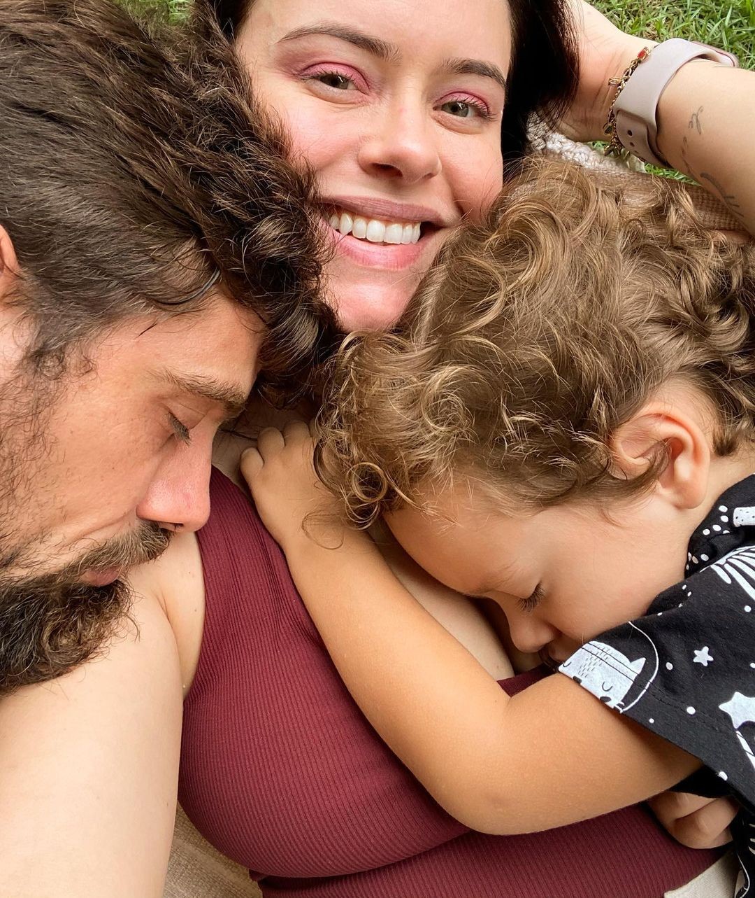 Mari Bridi posa com Rafa Cardoso e filho  (Foto: reprodução/instagram)