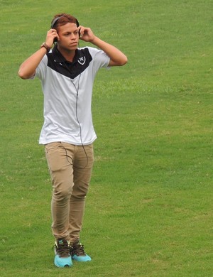 Volante dispensado pelo Bota após celebrar vitória do Fla acerta com Inter