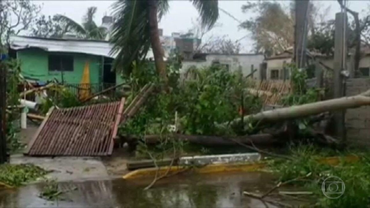 El huracán Grace mata a 8 personas y se queda sin energía en las costas de México  Mundo