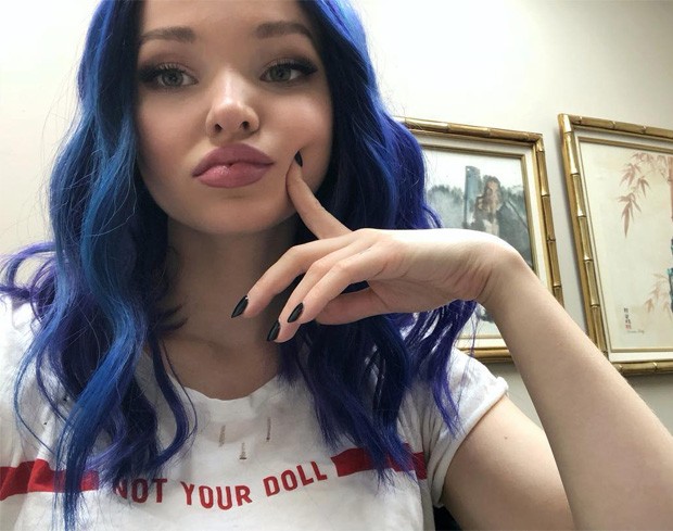 Roxo Ou Azul Atriz Posta Foto E Cor Do Cabelo Gera Controversia Quem Quem News