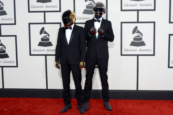 A dupla Daft Punk durante a entrega do Grammy em 2014 (Foto: Getty Images)