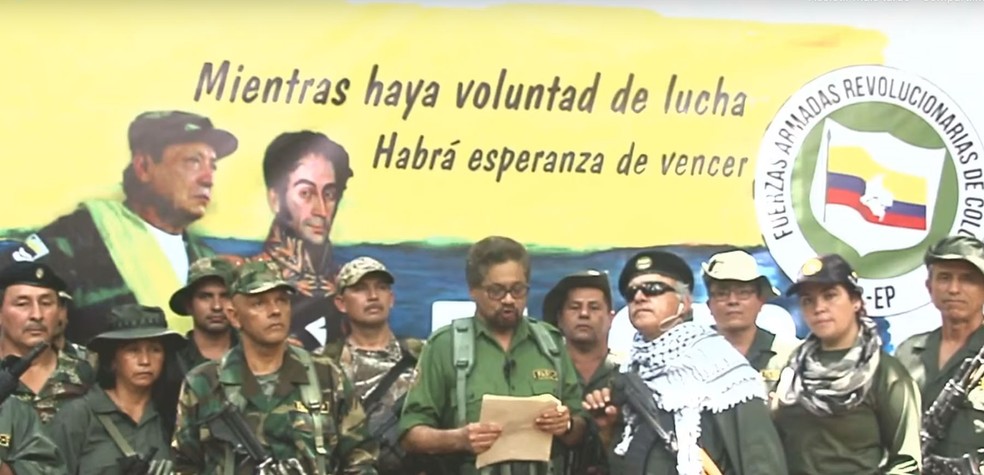 Iván Márquez, ex-número dois da guerrilha dissolvida das Farc, reapareceu em um vídeo anunciando volta à luta armada — Foto: Reprodução/ Youtube